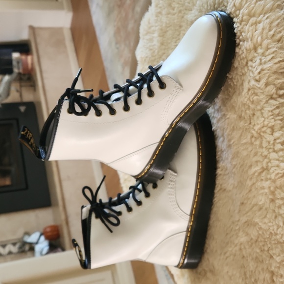 NWOT Dr. Martens Zavala Air Wair White Leather Combat Boots Size 8 🤍🖤 - Picture 2 of 15